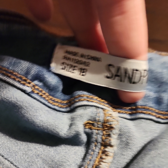 Women's Denim Jean Shorts - Picture 4 of 4